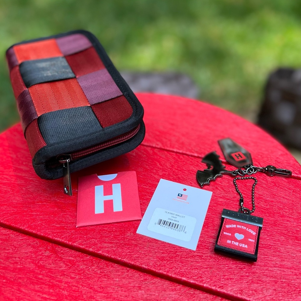 Harveys vamp seatbelt wallet. NWT.
